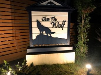 クラスザウルフの看板