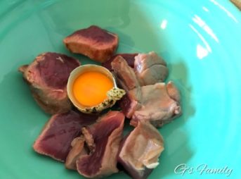 犬の生肉食の鹿肉バージョン