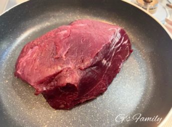 狩人の匠で購入した鹿の外もも肉(犬の手作り食)